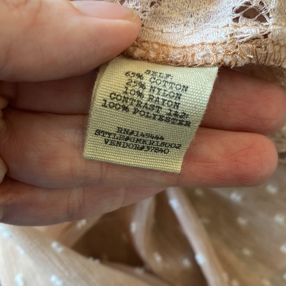 Gimmicks BKE buckle dusty rose open lace bell sleeve blouse size S - Picture 5 of 5